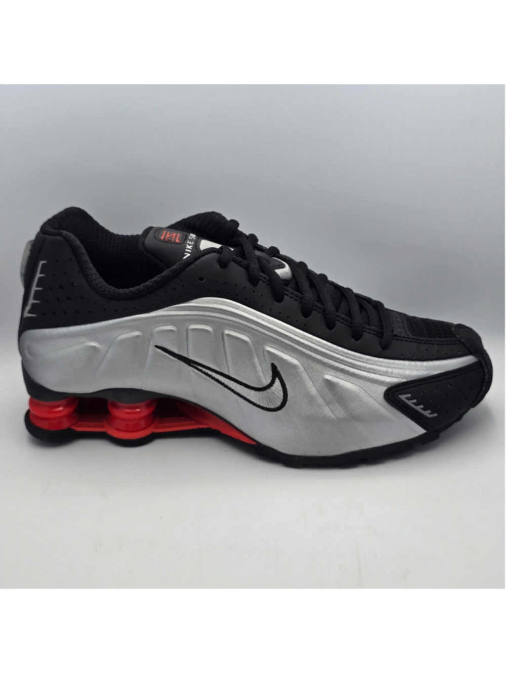 New Nike Shox R4 Metallic Silver Black Red AR3565-011 Women Size 6.5 Men Size 5y